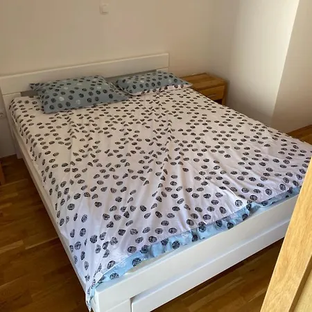 28 * Ljubuski